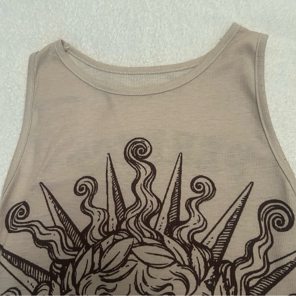 Cream & Brown Sleeveless Graphic Crop Tank - Picture 5 of 5